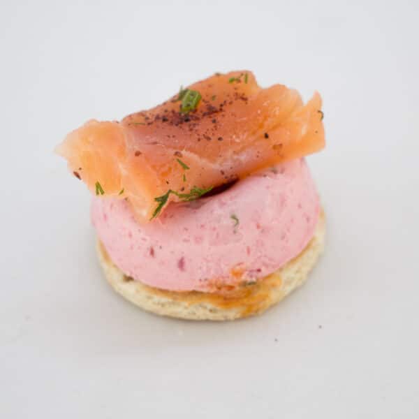 Cheesecake à la betterave et gravlax de truite